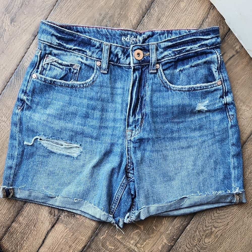 Maurices Edgely Distressed Jean Shorts Size 4